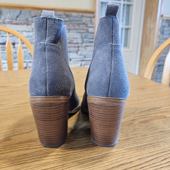 Marc Fisher ML Gadri Gray Leather Ankle Cowboy Boots - Picture 3 of 7